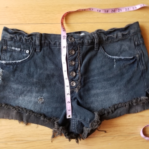 FREE PEOPLE BUTTON FLY DISTRESSED DENIM SHORTS - Picture 5 of 5